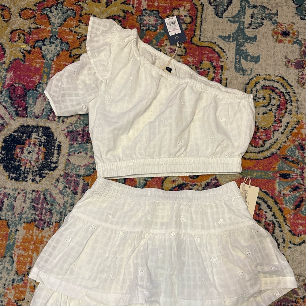 Small top medium skirt 
New with tags target skirt and off shoulder shirt